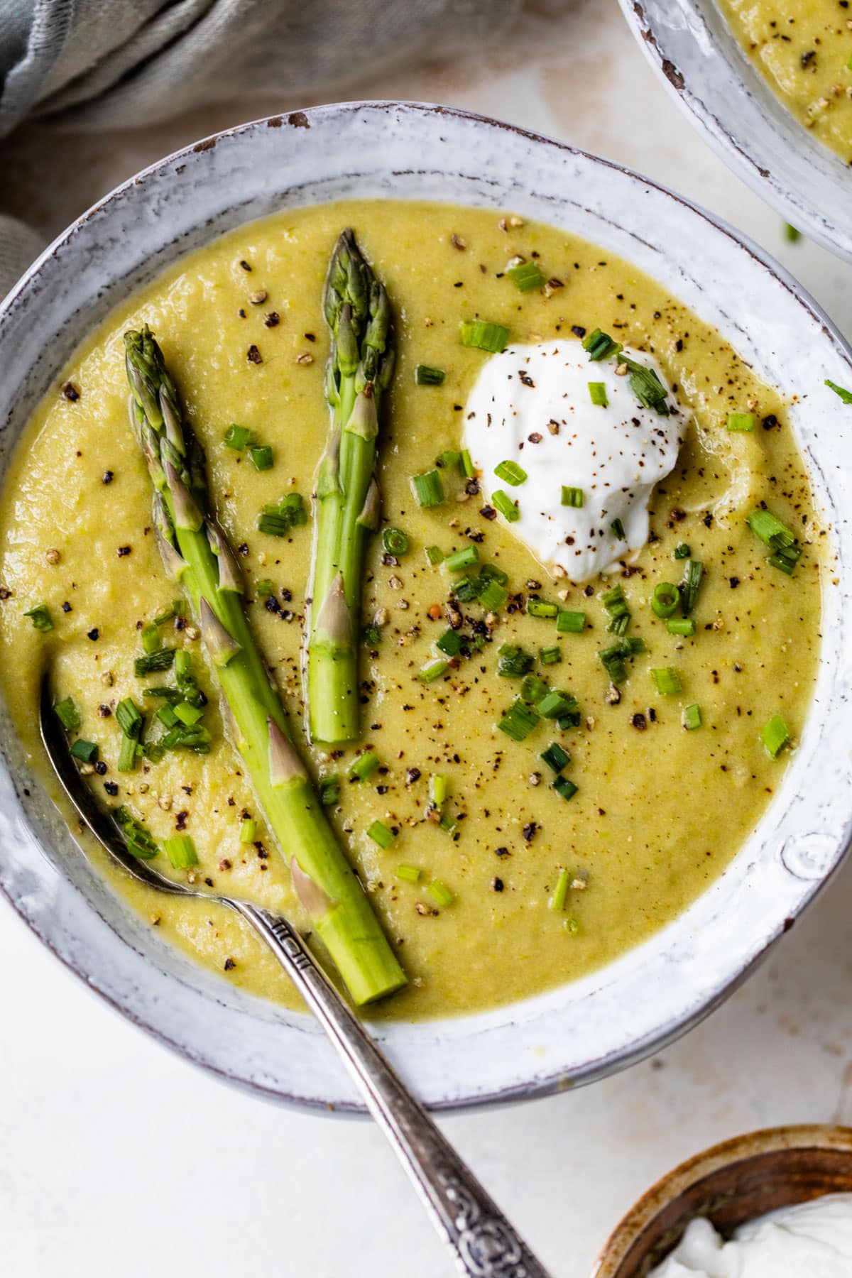 An easy recipe for creamy asparagus soup with potatoes