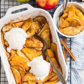Baked apples with ice cream