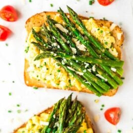 Asparagus and Creamy Scrambled Egg Toasts – Quick, healthy, and high protein. Great for a filling vegetarian breakfast or dinner! Recipe at wellplated.com | @wellplated