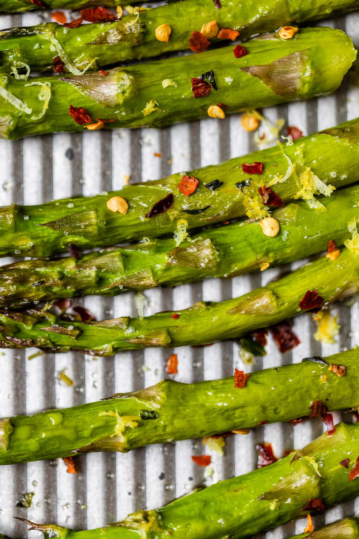 Roasted asparagus with red pepper flakes